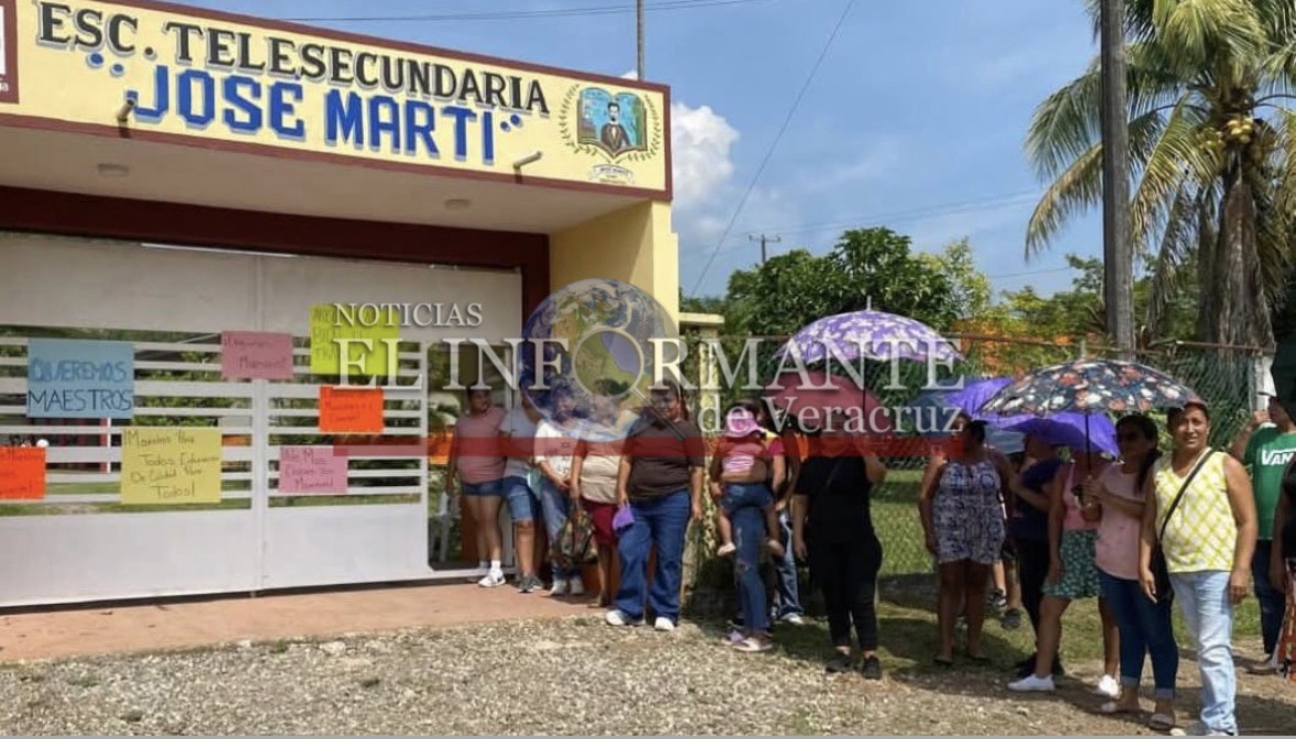 LLEVAN TRES MESES SIN DOCENTES Y TOMAN ESCUELA