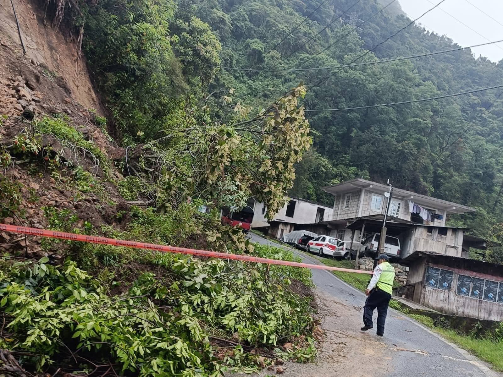 LLUVIAS PROVOCAN DERRUMBES EN TRES MUNICIPIOS