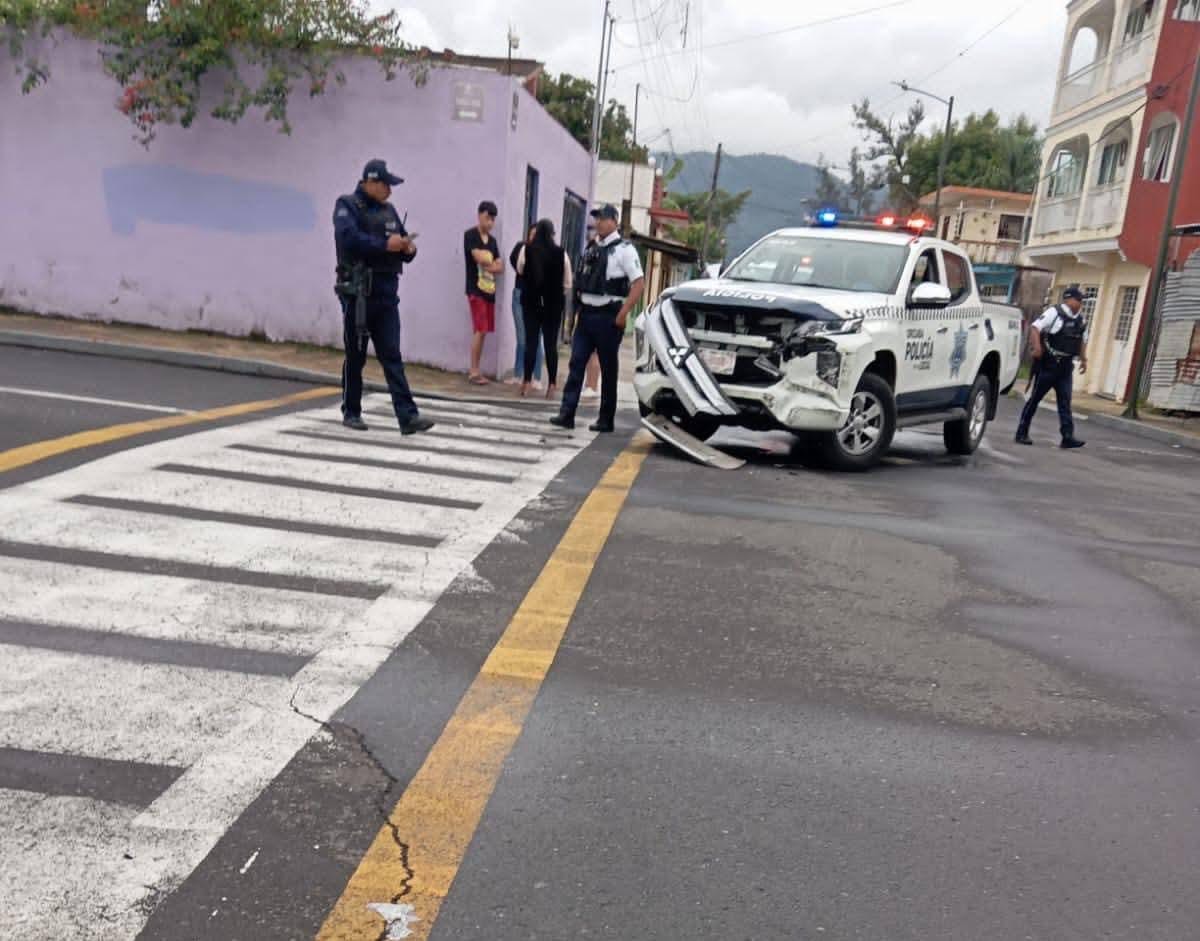 POLICÍAS VUELVEN A PROTAGONIZAR CHOQUE Y MONTAN ACORDONAMIENTO