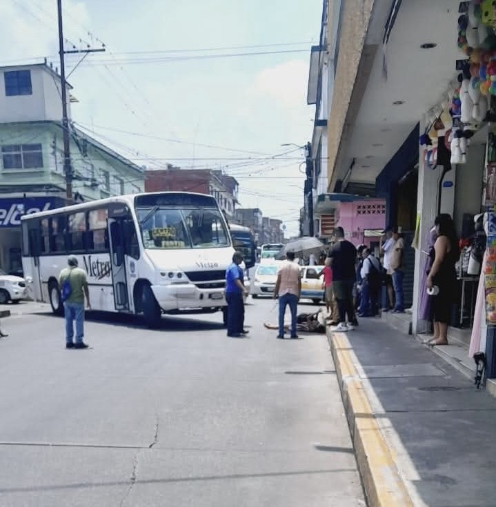 AUTOBÚS DEL METRO ATROPELLA A MUJER