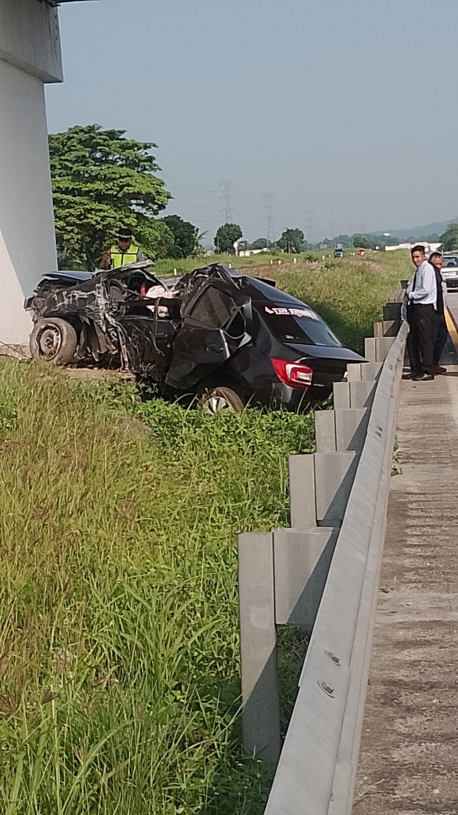 FALLECE CONDUCTOR AL CHOCAR CONTRA MURO DE CONTENCIÓN