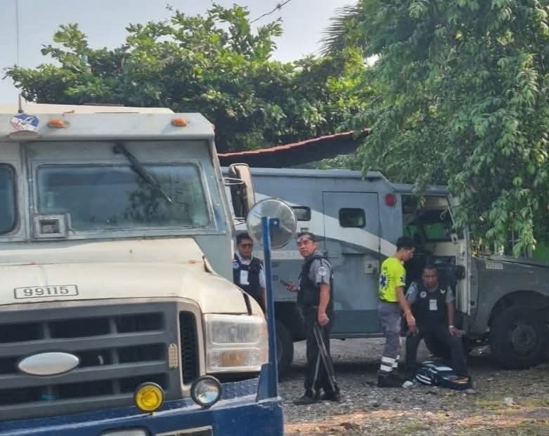 HOMBRES ARMADOS SE LLEVAN PENSIÓN DE LOS ABUELITOS