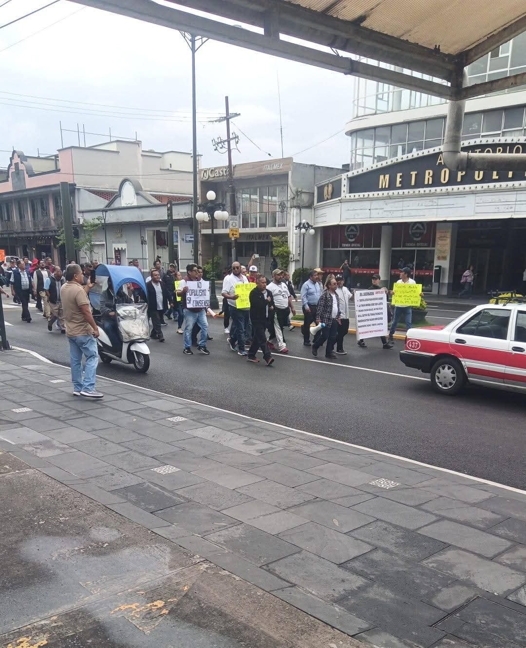 ROCÍO NAHLE DE AMIGA A VERDUGO; HOY TAXISTAS COLAPSAN CIUDADES POR TARIFAS