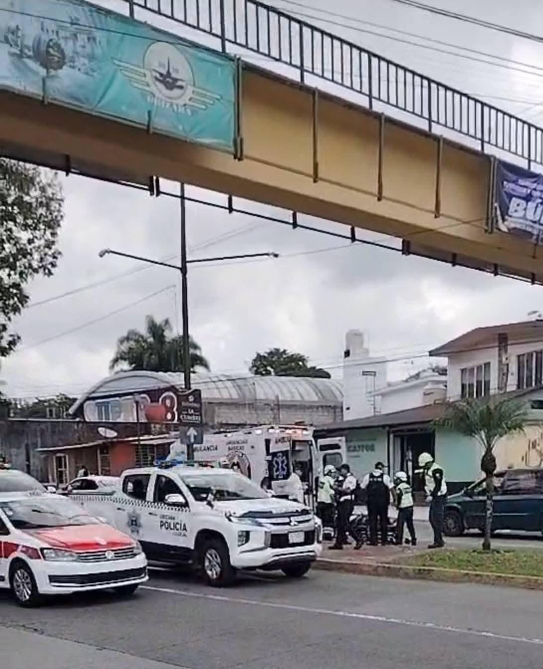 JOVEN DEL CONALEP SE LANZA DE PUENTE PEATONAL
