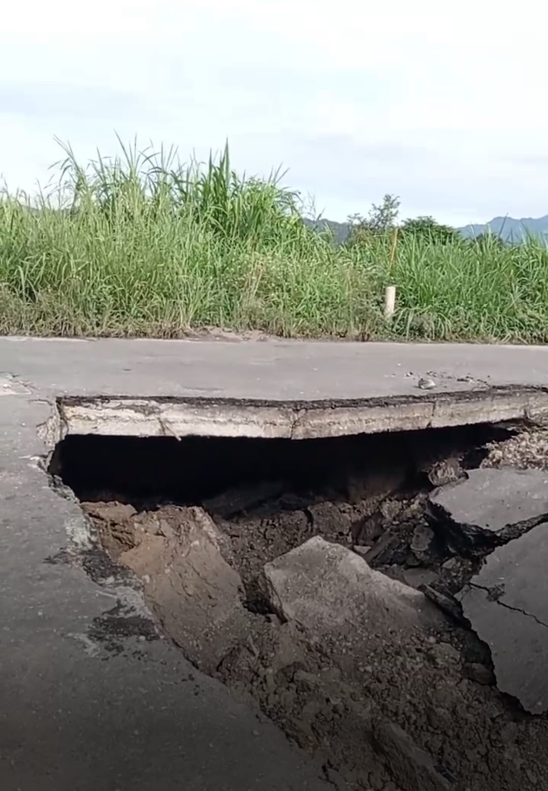 CIERRAN CARRETERA A POTRERO NUEVO POR SOCAVÓN