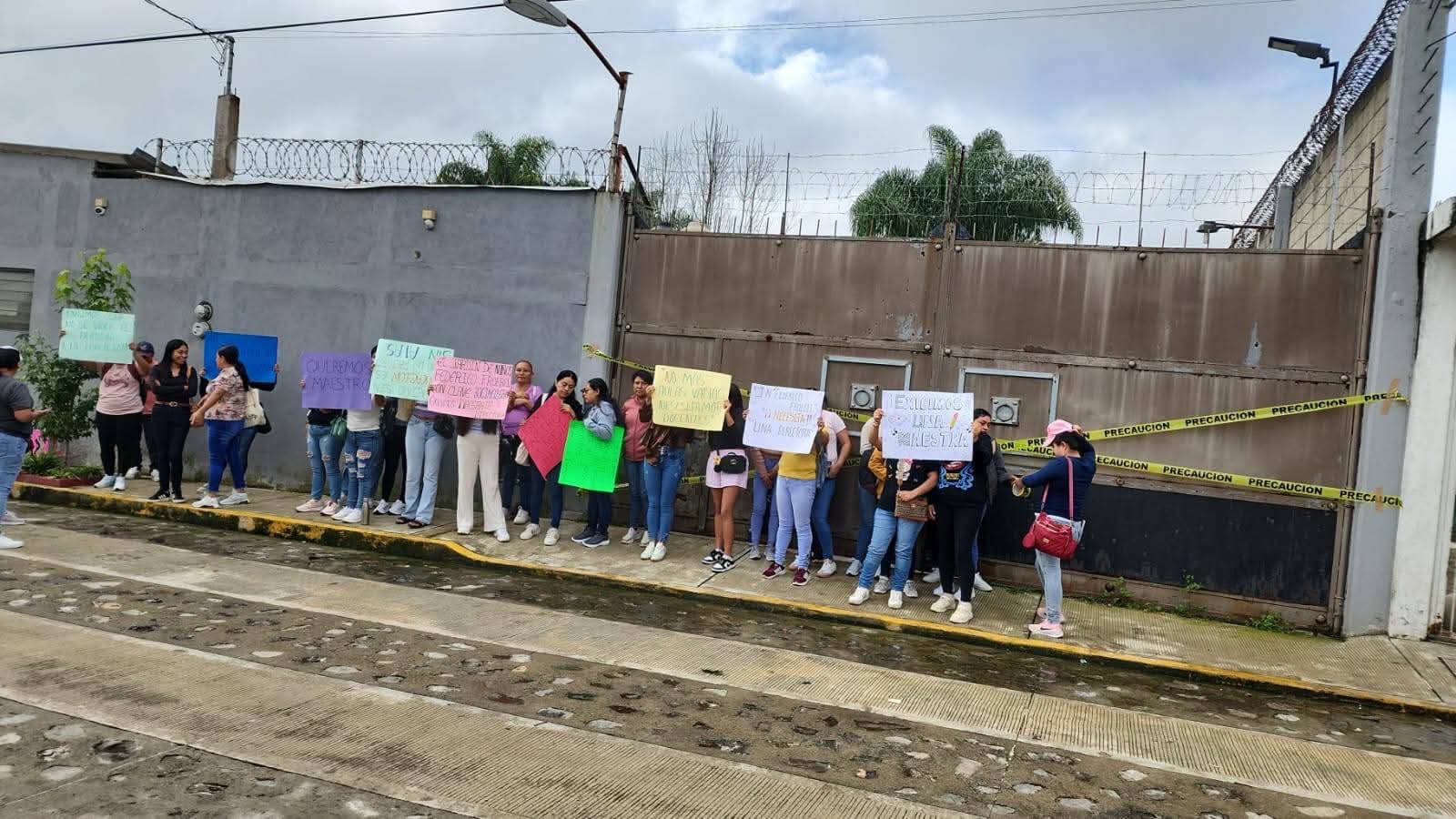 INCUMPLE CLAUDIA TELLO CON LA EDUCACIÓN