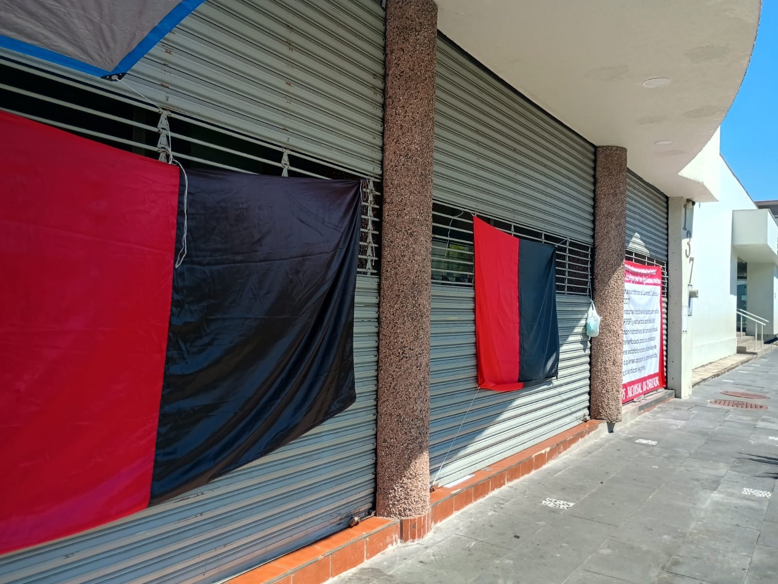 PIGNORANTES SUFREN CALVARIO POR HUELGA EN EL MONTE DE PIEDAD