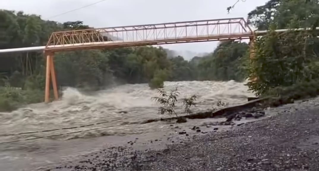 CIERRAN CARRETERA A OMEALCA POR DESBORDAMIENTO DEL RÍO BLANCO