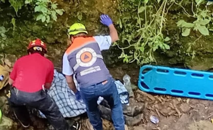 PASÓ LA NOCHE EN UN ARROYO Y LO ENCUENTRAN CON VIDA