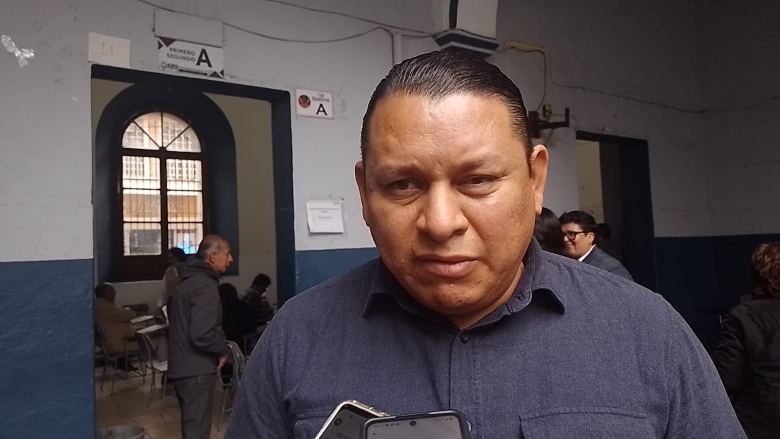 ESCUELAS DE LA SIERRA ENFRENTAN PROBLEMAS POR FALTA DE MOBILIARIO