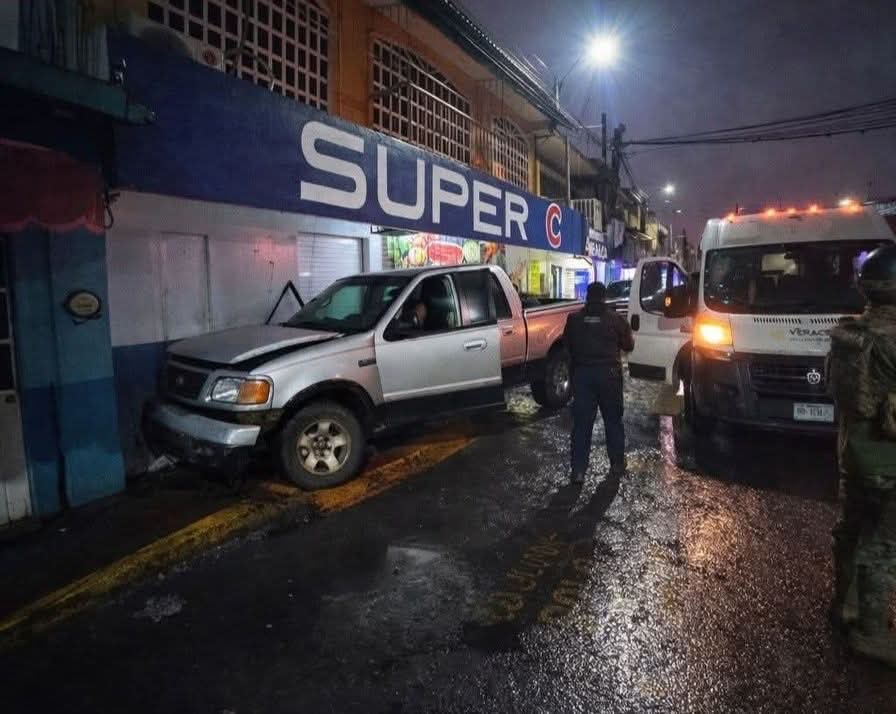PIERDE LA VIDA AL INFARTARSE Y CHOCA