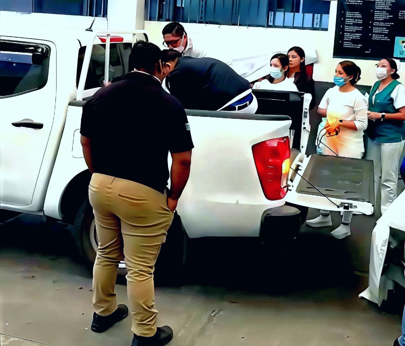 POR FALTA CUPO EN EL HRRB DA A LUZ EN LA BATEA DE UNA CAMIONETA