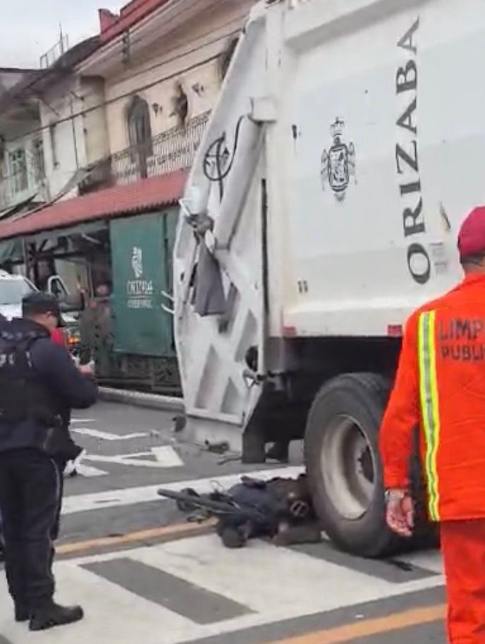 CAMIÓN DE LIMPIA PÚBLICA ATROPELLA Y MATA A CICLISTA
