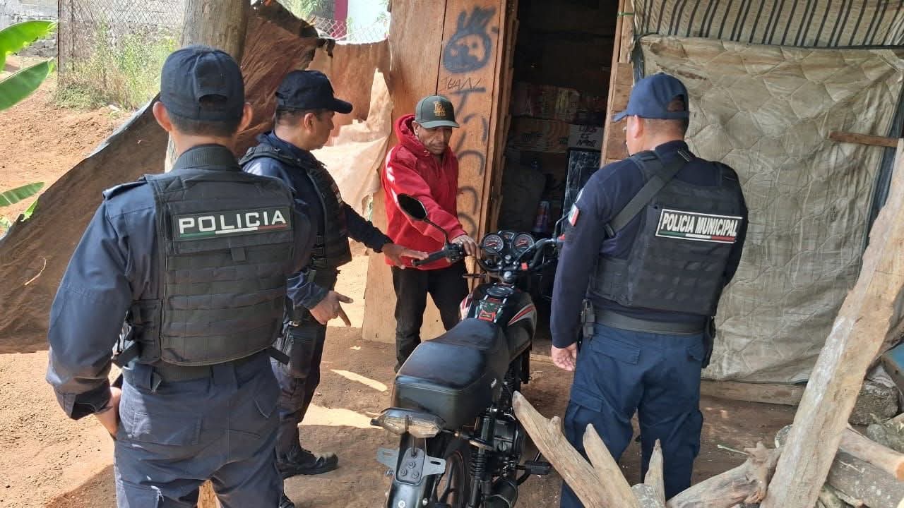 RECUPERAN POLICÍAS MOTOCICLETA ROBADA