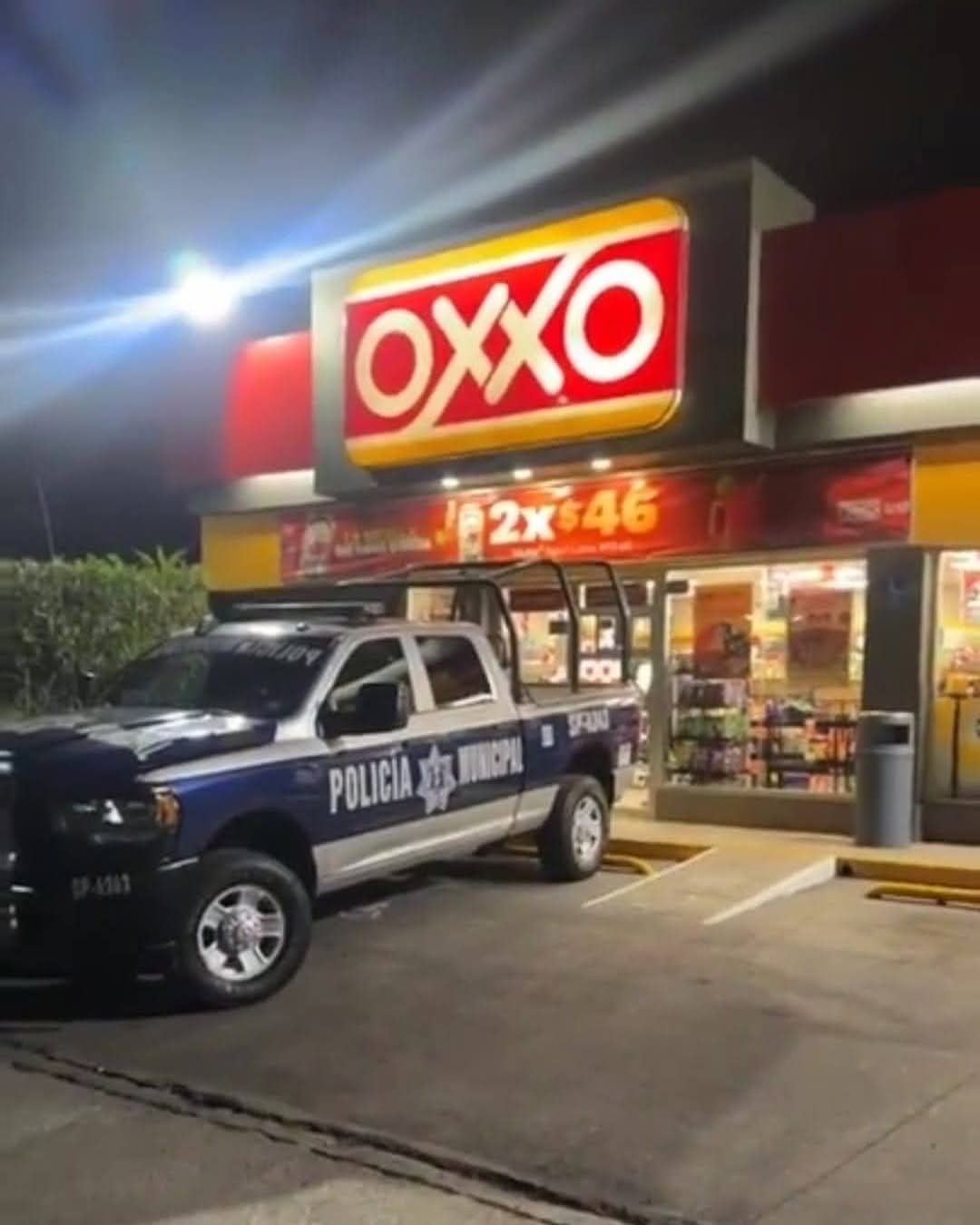 SUJETOS ARMADOS TOMAN POR ASALTO TIENDA DE CONVENIENCIA