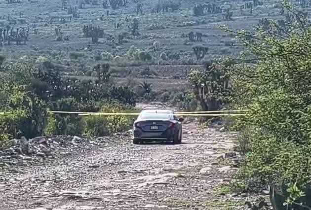 LOCALIZAN A DOS SIN VIDA EN UN VEHÍCULO