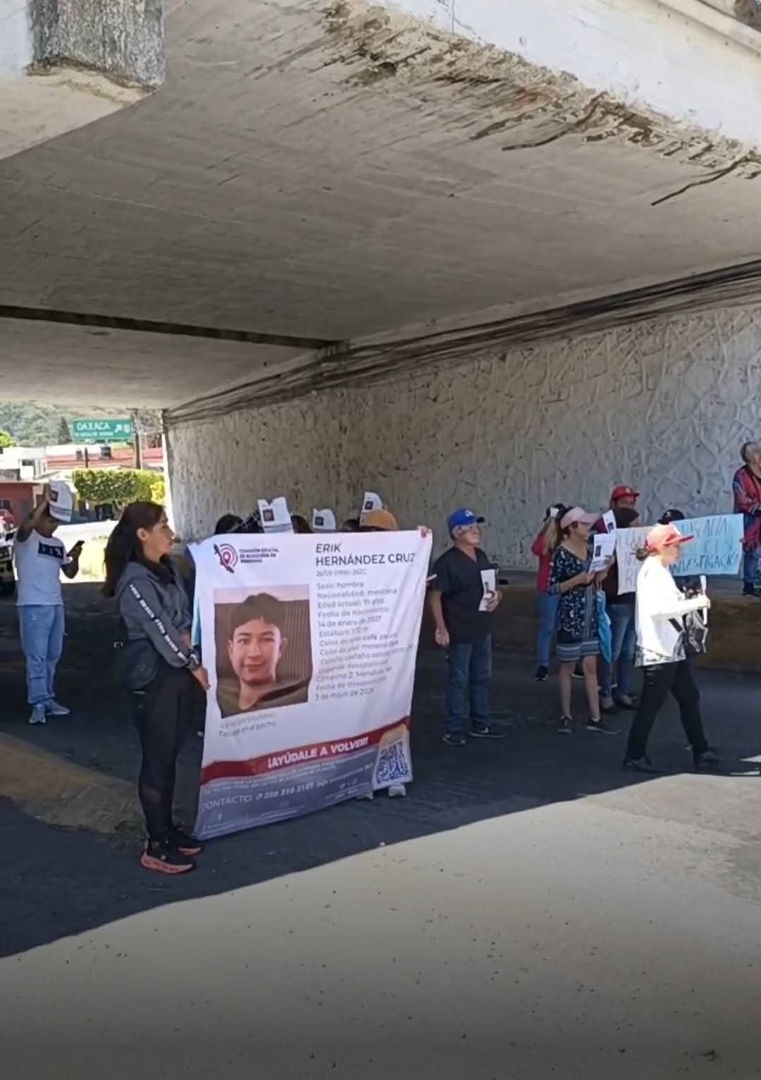CON BLOQUEO EXIGEN APARICIÓN DE ERICK