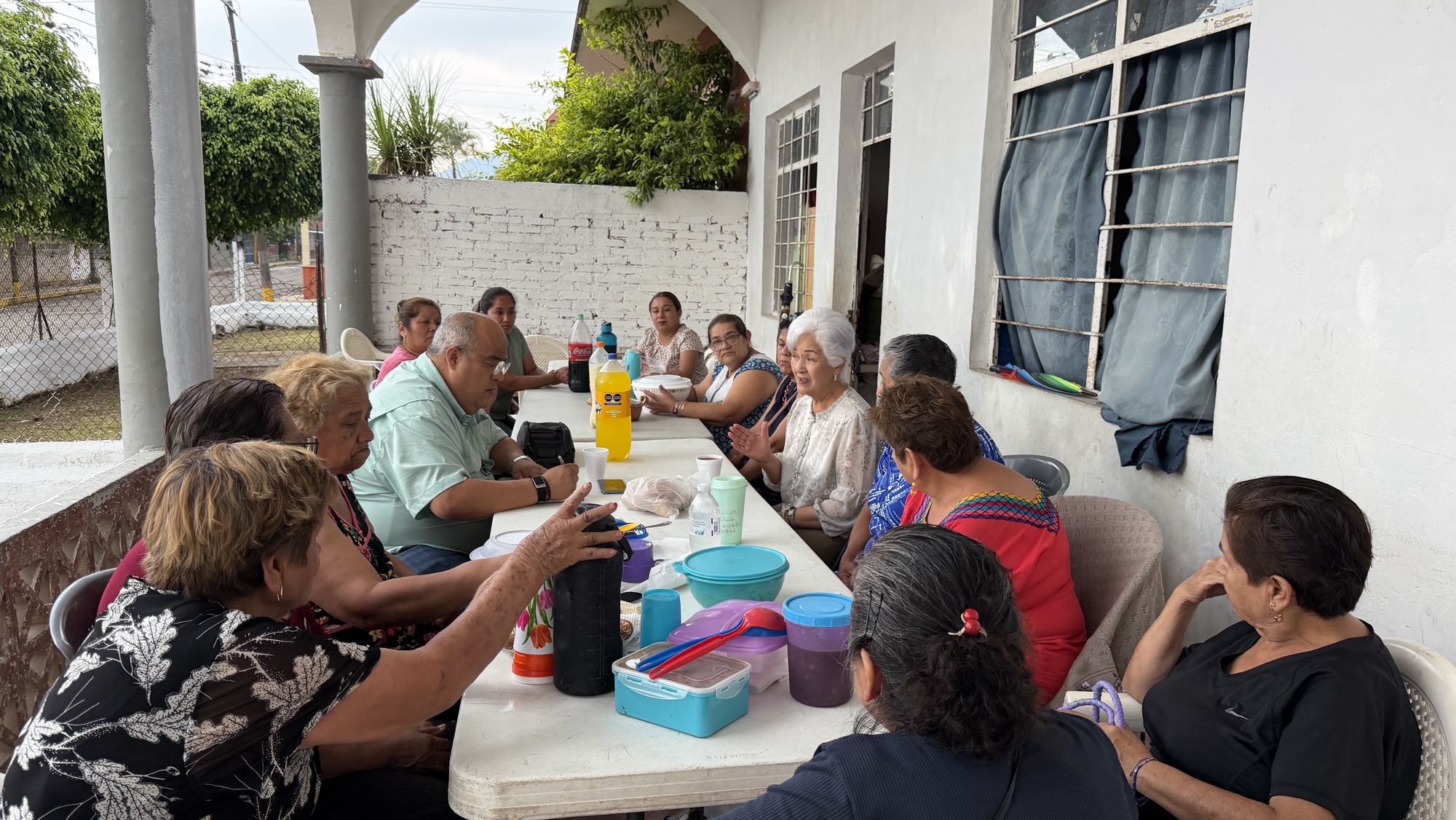 VISITAN ALCALDE Y PRESIDENTA DEL DIF A VECINOS DE LA TERCERA EDAD EN SANTA LUCÍA POTRERILLO