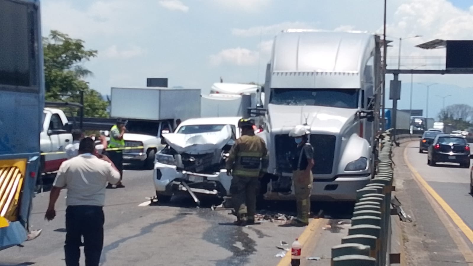 MUERE MUJER EN ACCIDENTE MÚLTIPLE