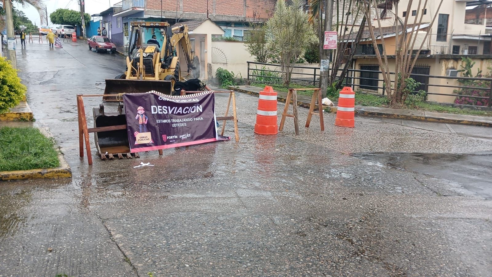 Trabajan en rehabilitación del puente vehicular en Santa Leticia
