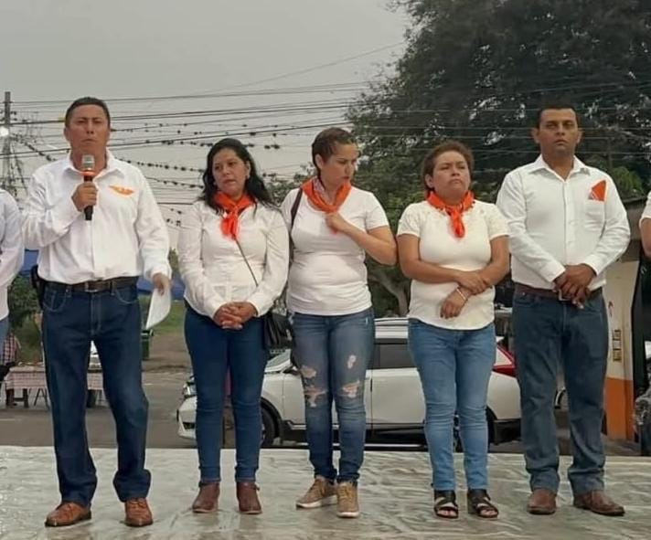 Israel Rosas Castillo de Paso Mulato labora para el ayuntamiento lo acusan de cobros excesivos