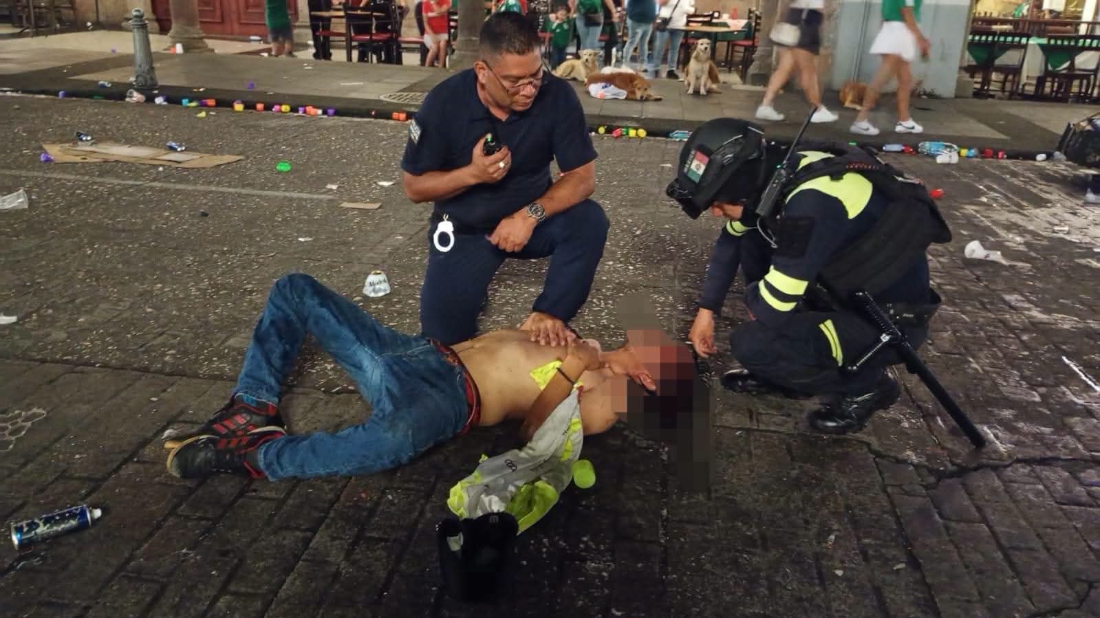 JOVEN SE AVIENTA DEL BALCÓN DE «LA DIVINA» Y NO LO CACHARON