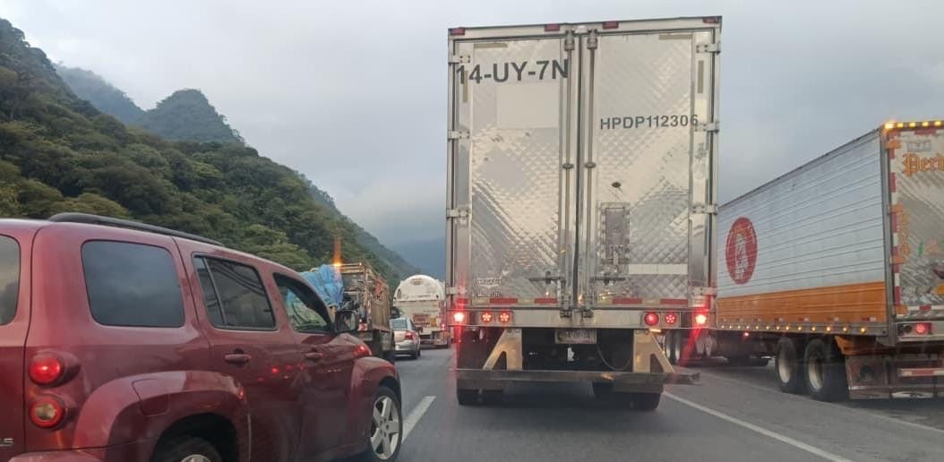 COLAPSA AUTOPISTA POR TRABAJOS DE REPARACIÓN
