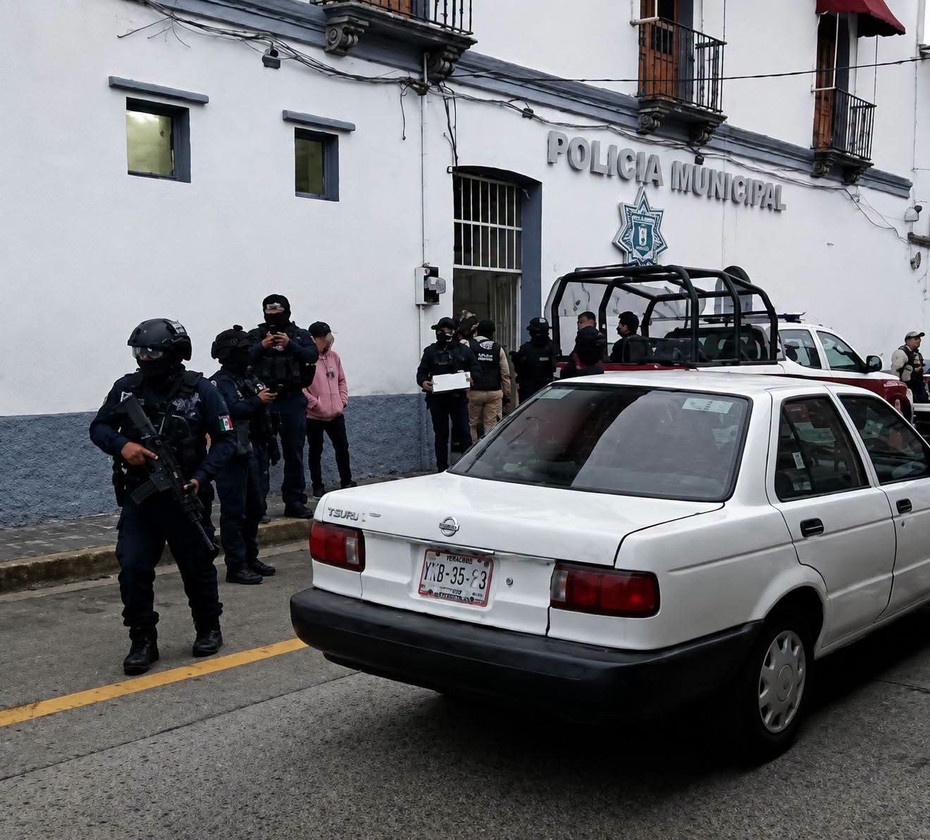 DETIENEN A TRES CON ARMAS Y DROGAS
