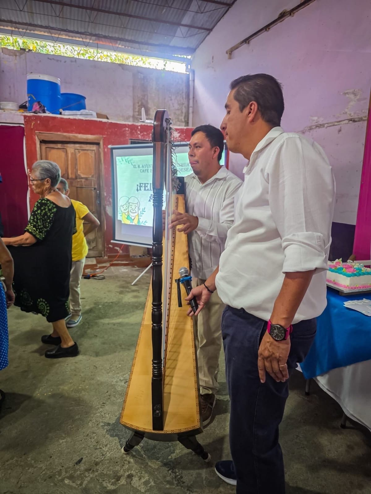 CELEBRAN A ADULTOS MAYORES EN IXHUATLÁN DEL CAFÉ