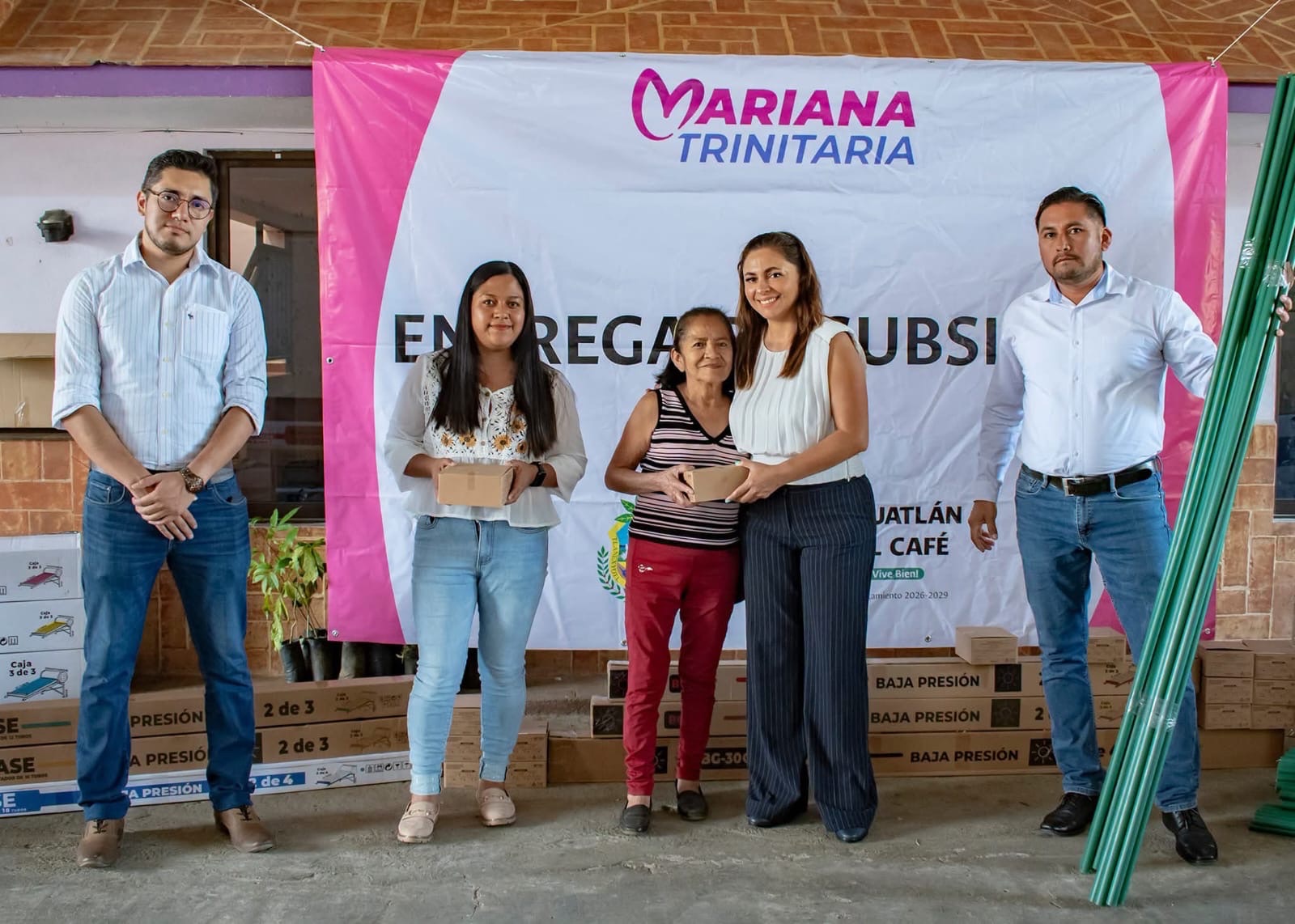 ENTREGAN SUBSIDIOS DE CALENTADORES SOLARES EN IXHUATLÁN