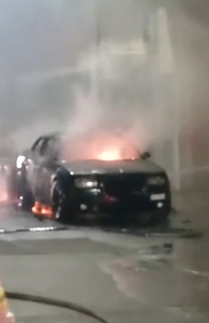 INCENDIAN VEHÍCULOS EN BUENA VISTA