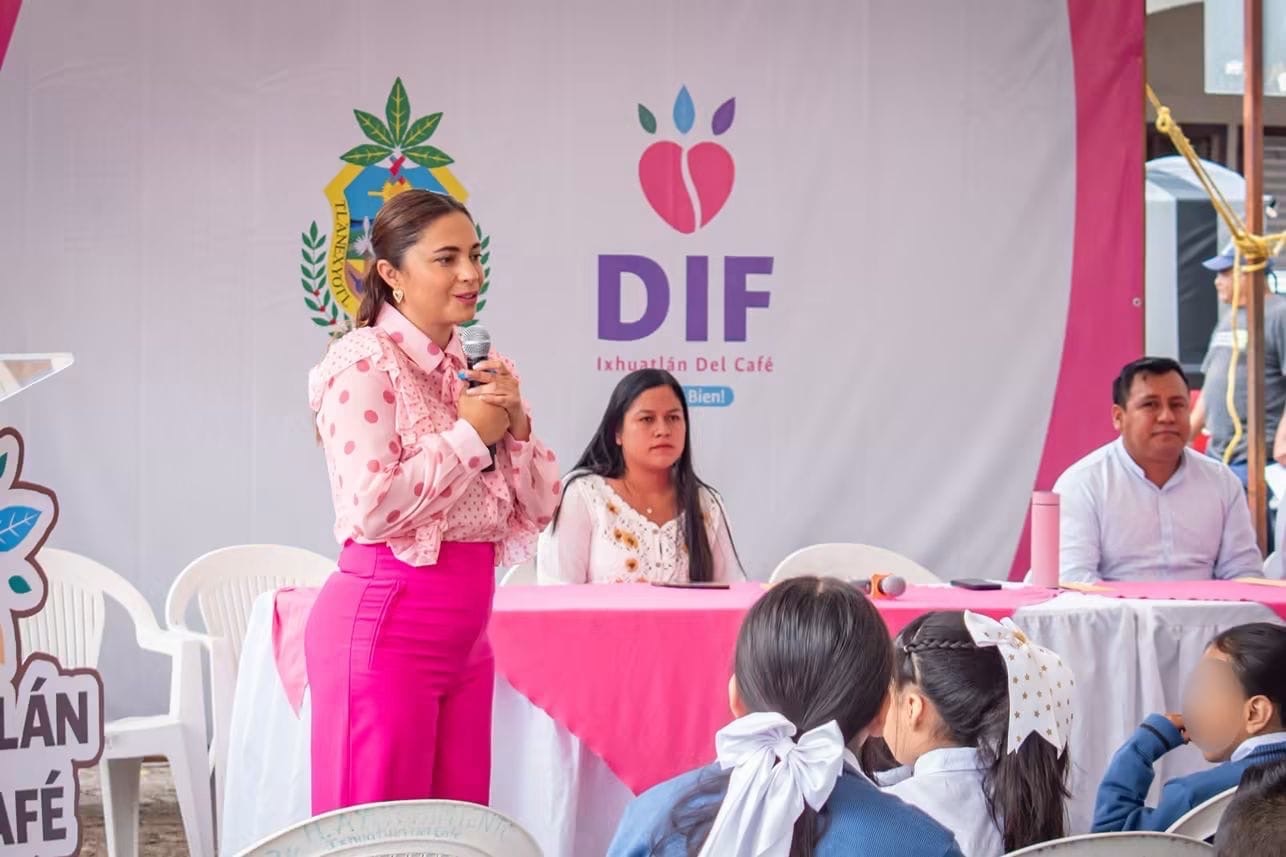 ENTREGAN ESTÍMULOS ECONÓMICOS PARA EDUCACIÓN BÁSICA