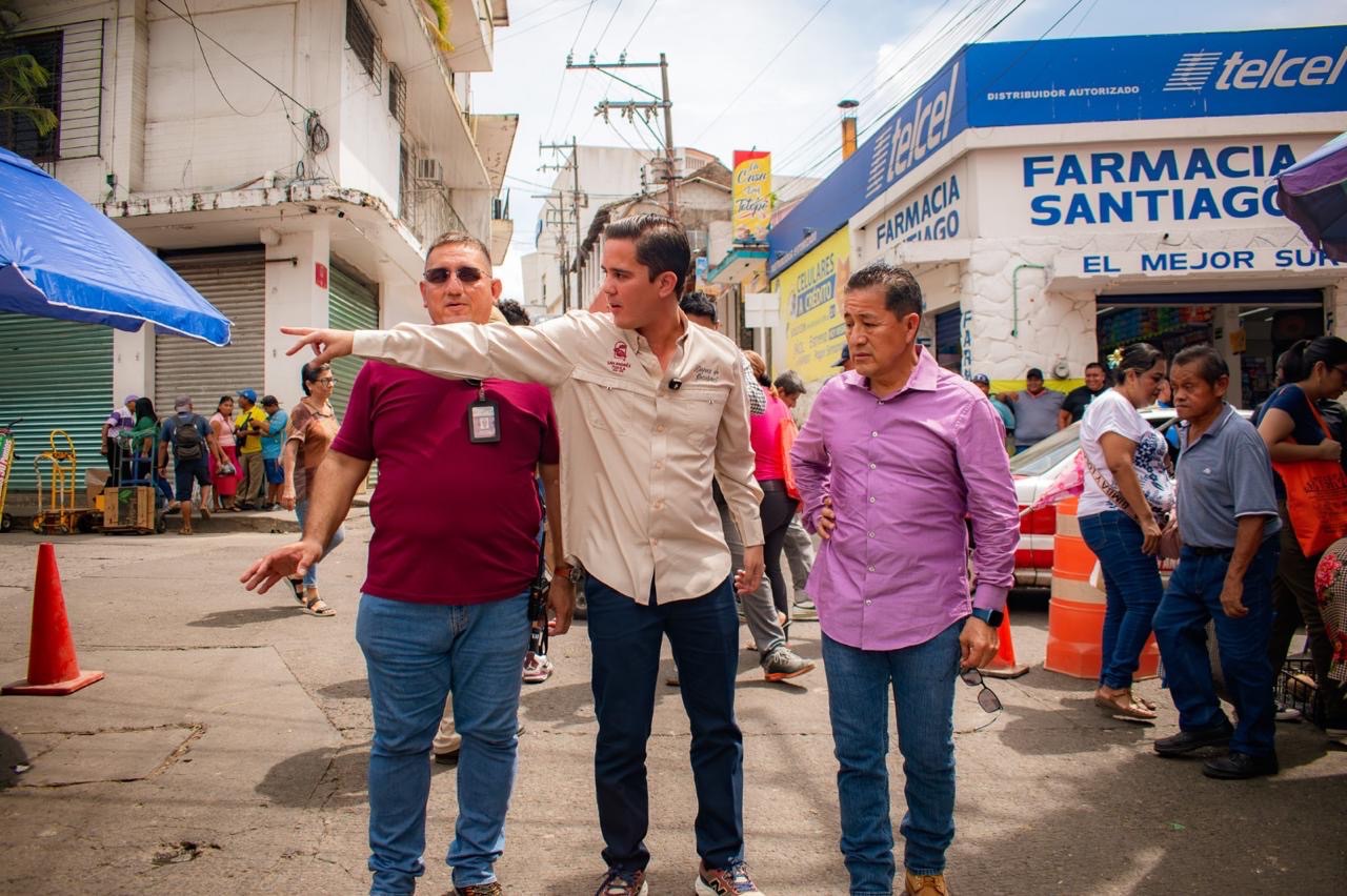 Supervisa alcalde Rafa Fararoni trabajos de rehabilitación del mercado 5 de febrero